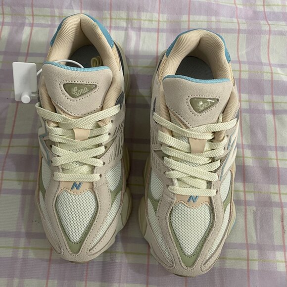 New Balance Pink And White Running Shoes main image 5
